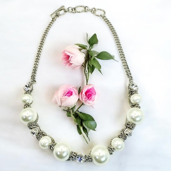 GIVENCHY Faux Pearl and Crystal Collar Vintage Necklace. - Picture 2 of 6